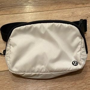 Lululemon Everywhere Belt Bag